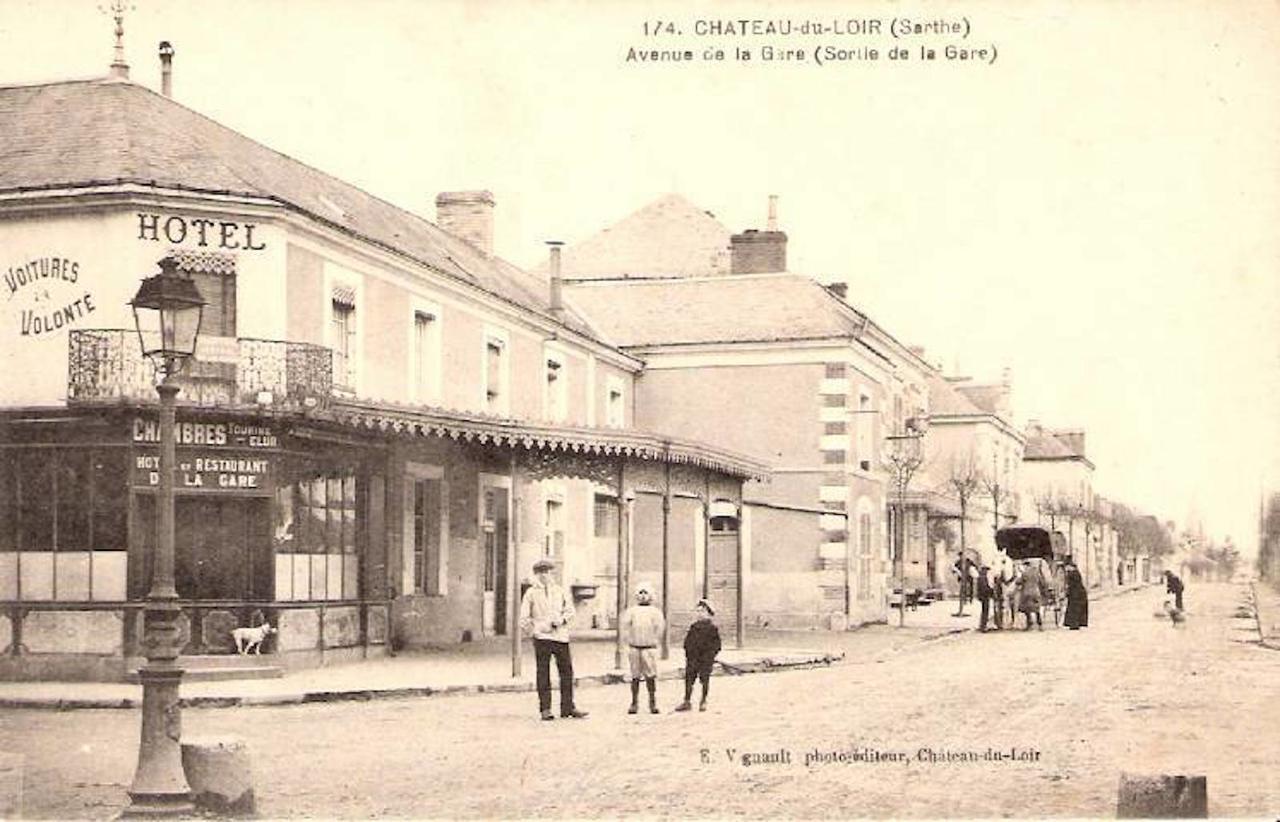 Hotel De La Gare Château-du-Loir Exterior foto